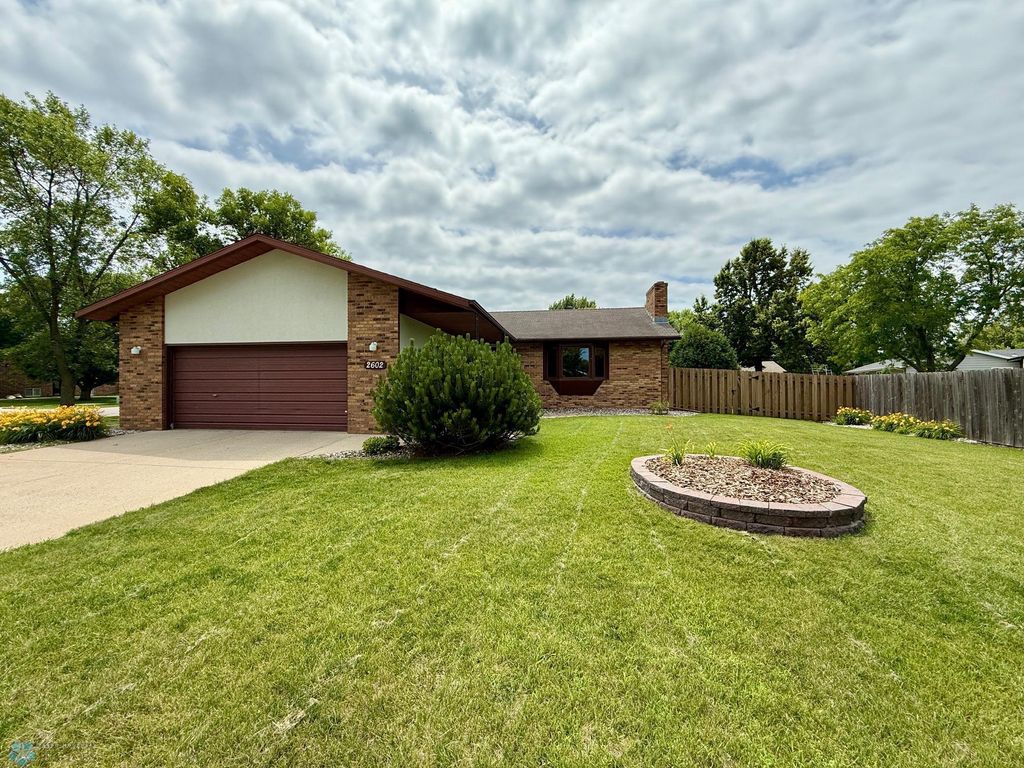 2602 Eastgate Drive S, Fargo, ND 58103