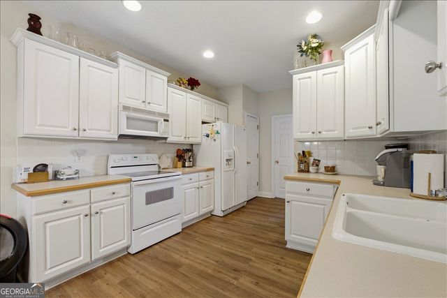 16 Berkshire Drive NW, Cartersville, GA 30120