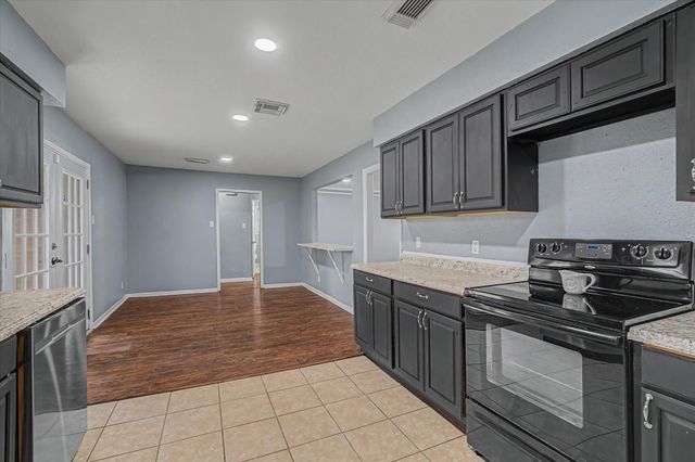 111 Carnation Street, Lake Jackson, TX 77566