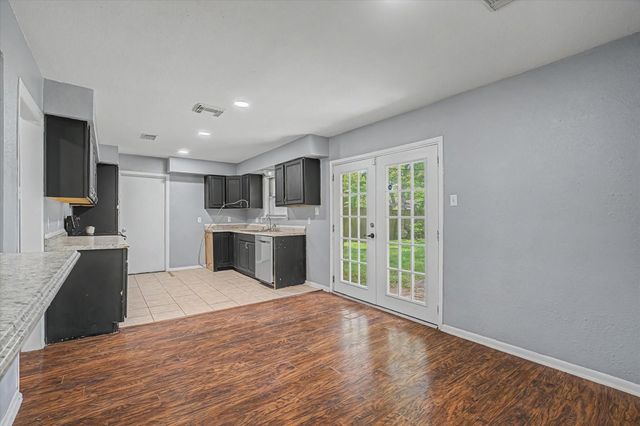111 Carnation Street, Lake Jackson, TX 77566
