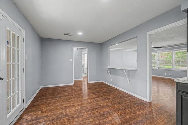 111 Carnation Street, Lake Jackson, TX 77566