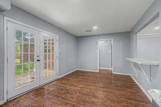 111 Carnation Street, Lake Jackson, TX 77566