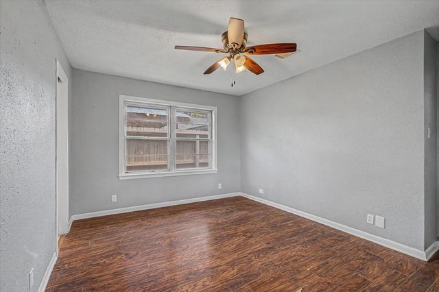111 Carnation Street, Lake Jackson, TX 77566