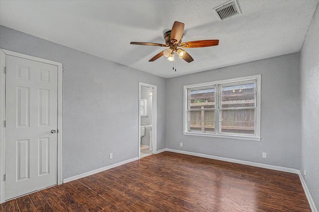111 Carnation Street, Lake Jackson, TX 77566