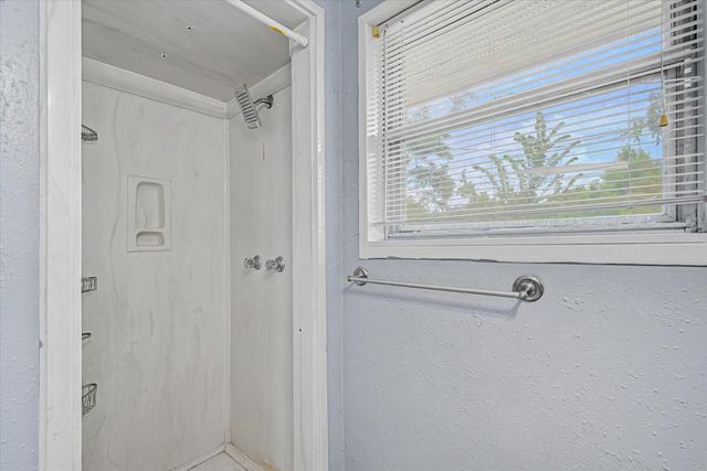 111 Carnation Street, Lake Jackson, TX 77566