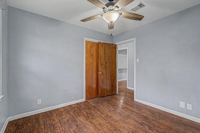 111 Carnation Street, Lake Jackson, TX 77566