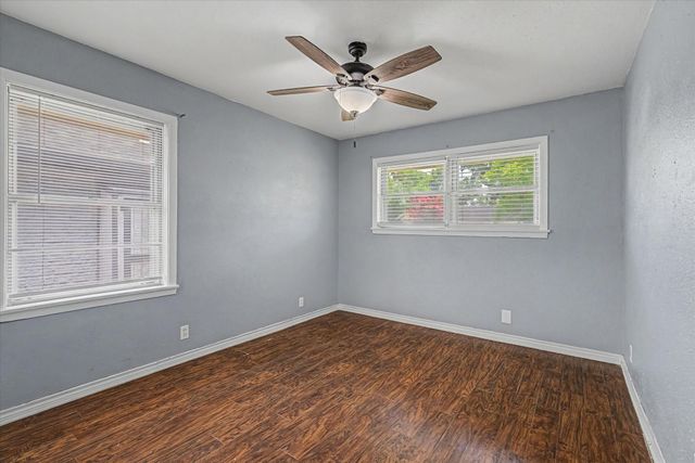 111 Carnation Street, Lake Jackson, TX 77566