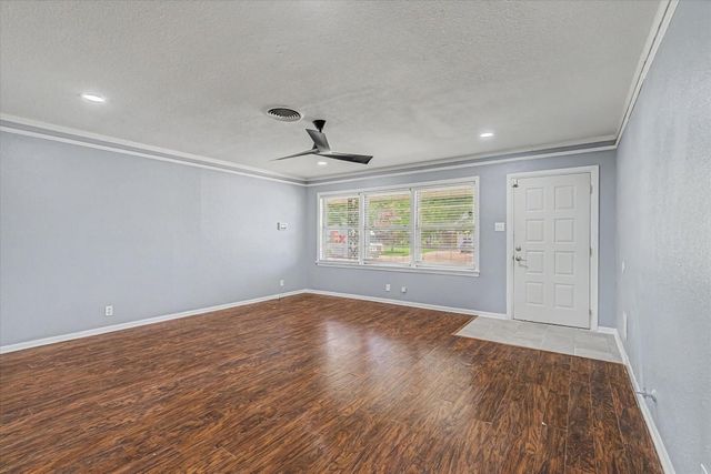111 Carnation Street, Lake Jackson, TX 77566
