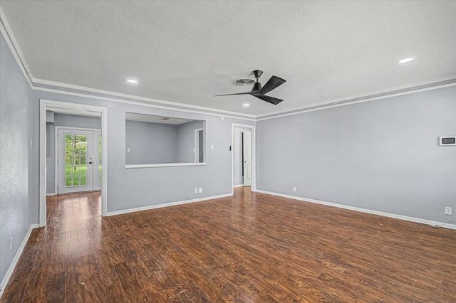 111 Carnation Street, Lake Jackson, TX 77566