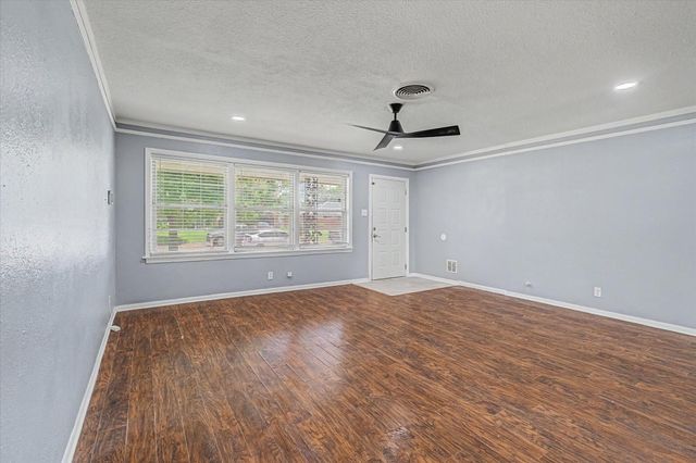 111 Carnation Street, Lake Jackson, TX 77566