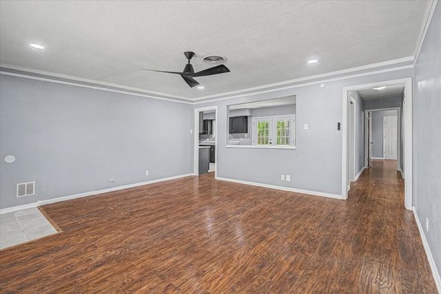 111 Carnation Street, Lake Jackson, TX 77566