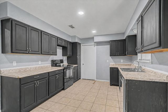 111 Carnation Street, Lake Jackson, TX 77566
