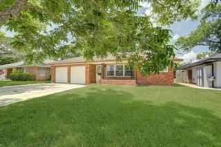 111 Carnation Street, Lake Jackson, TX 77566