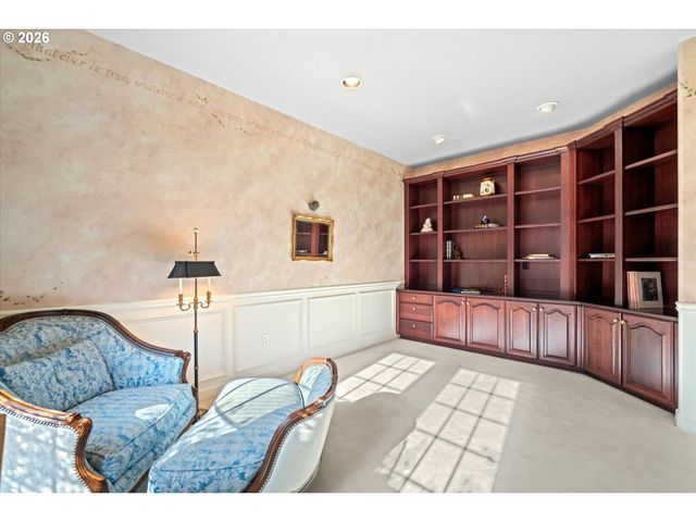 2328 OAKHURST Ln, Lake Oswego, OR 97034