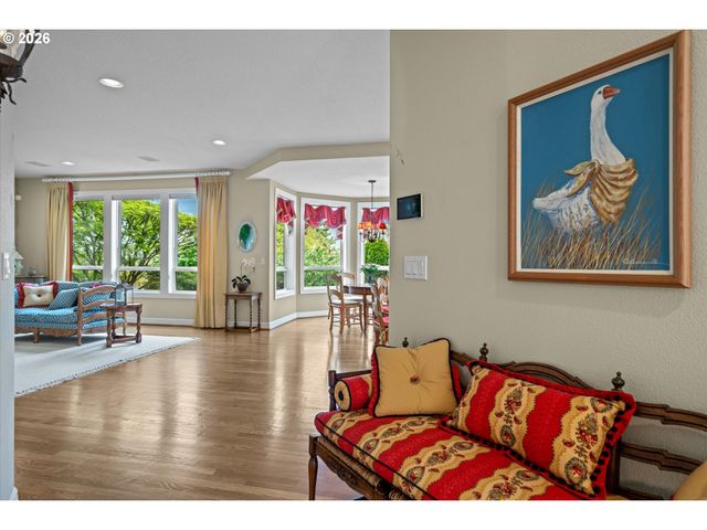 2328 OAKHURST Ln, Lake Oswego, OR 97034