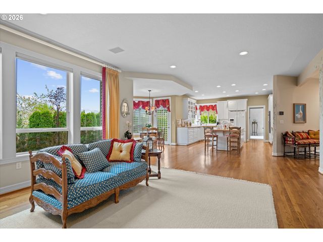 2328 OAKHURST Ln, Lake Oswego, OR 97034