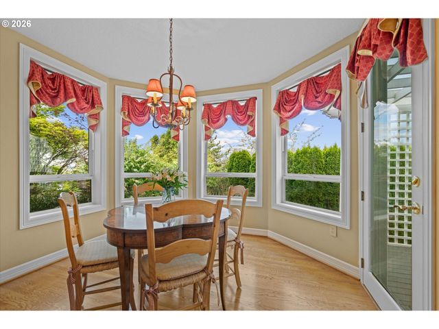 2328 OAKHURST Ln, Lake Oswego, OR 97034