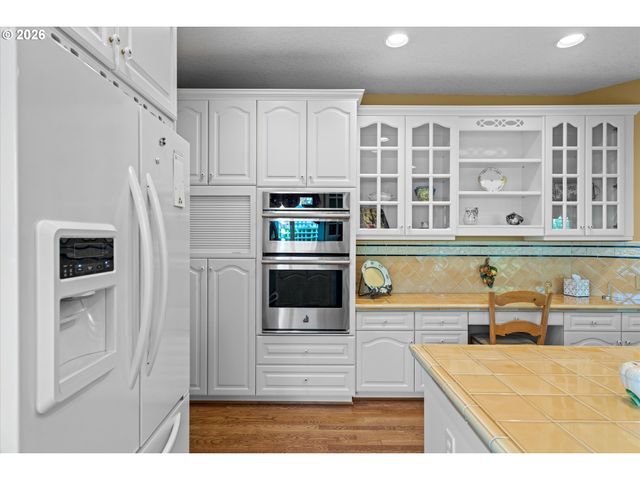 2328 OAKHURST Ln, Lake Oswego, OR 97034