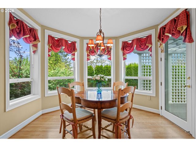 2328 OAKHURST Ln, Lake Oswego, OR 97034