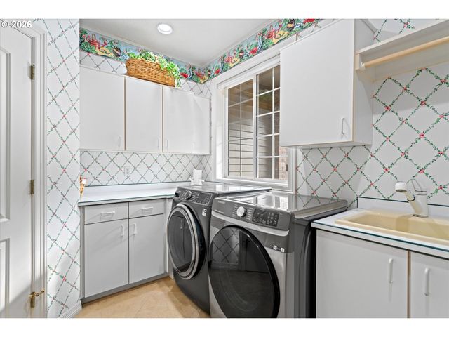 2328 OAKHURST Ln, Lake Oswego, OR 97034