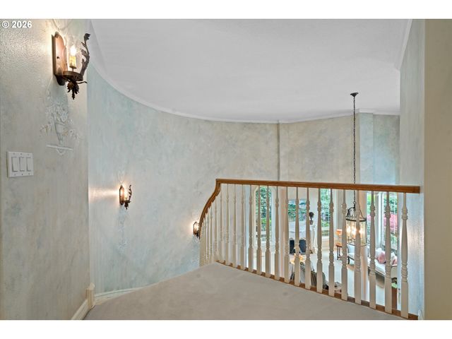 2328 OAKHURST Ln, Lake Oswego, OR 97034