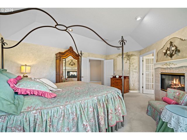 2328 OAKHURST Ln, Lake Oswego, OR 97034