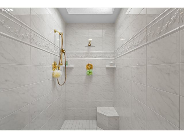 2328 OAKHURST Ln, Lake Oswego, OR 97034