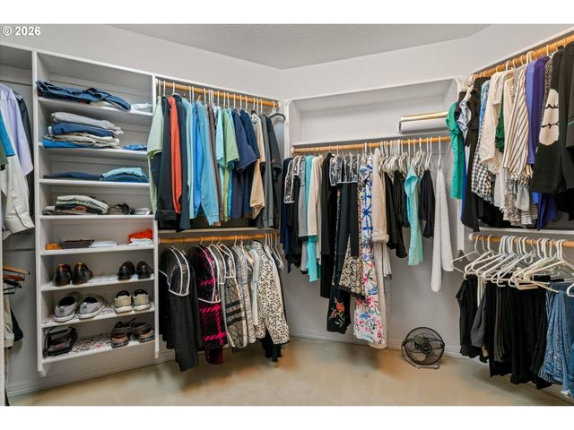 2328 OAKHURST Ln, Lake Oswego, OR 97034