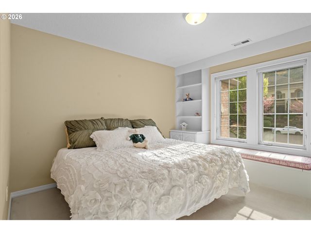 2328 OAKHURST Ln, Lake Oswego, OR 97034