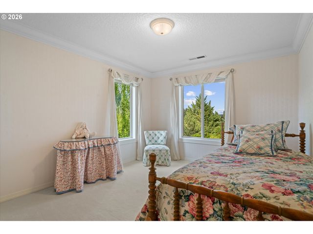 2328 OAKHURST Ln, Lake Oswego, OR 97034