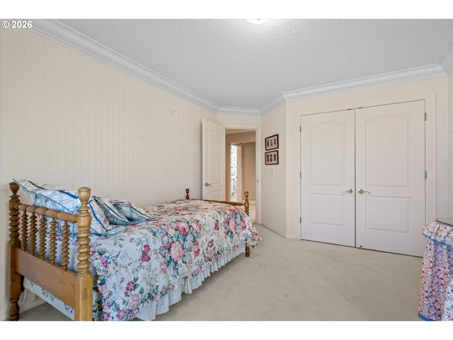 2328 OAKHURST Ln, Lake Oswego, OR 97034