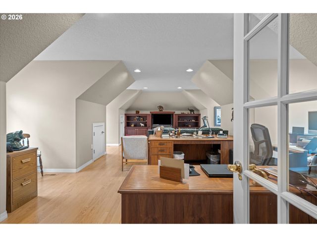 2328 OAKHURST Ln, Lake Oswego, OR 97034