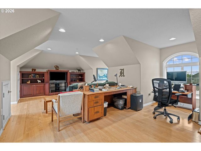 2328 OAKHURST Ln, Lake Oswego, OR 97034