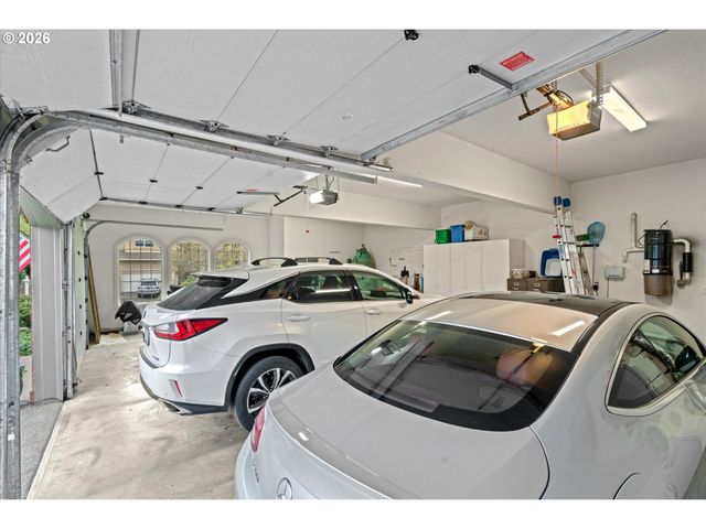 2328 OAKHURST Ln, Lake Oswego, OR 97034