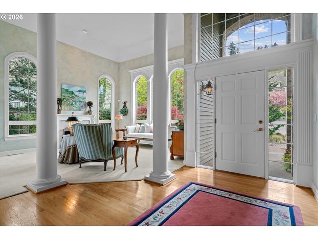 2328 OAKHURST Ln, Lake Oswego, OR 97034