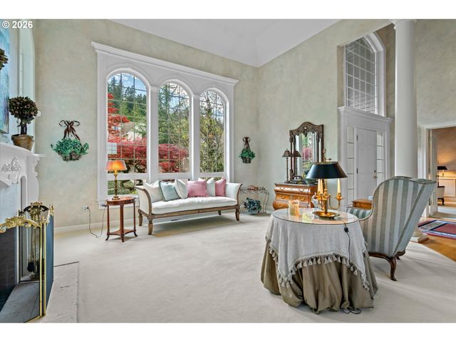 2328 OAKHURST Ln, Lake Oswego, OR 97034