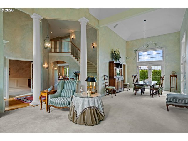 2328 OAKHURST Ln, Lake Oswego, OR 97034