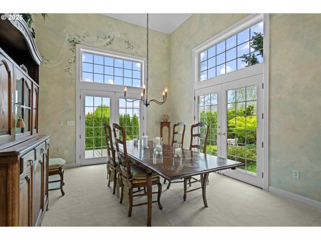 2328 OAKHURST Ln, Lake Oswego, OR 97034