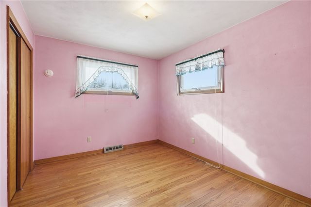 1204 Bowler St, Hiawatha, IA 52233