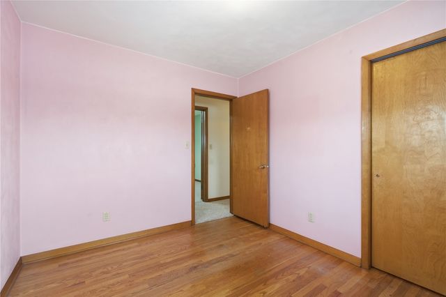 1204 Bowler St, Hiawatha, IA 52233