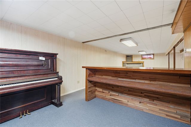 1204 Bowler St, Hiawatha, IA 52233