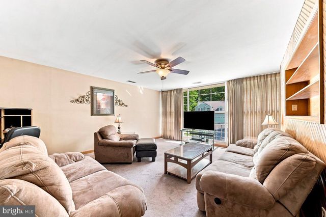 320 E KNOWLES AVE, Glenolden, PA 19036
