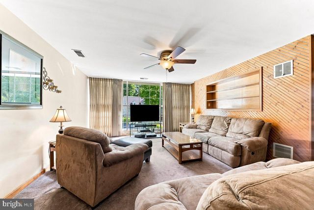 320 E KNOWLES AVE, Glenolden, PA 19036