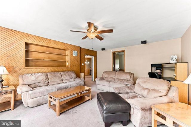 320 E KNOWLES AVE, Glenolden, PA 19036