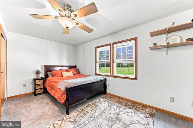 320 E KNOWLES AVE, Glenolden, PA 19036