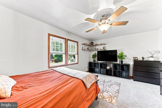 320 E KNOWLES AVE, Glenolden, PA 19036
