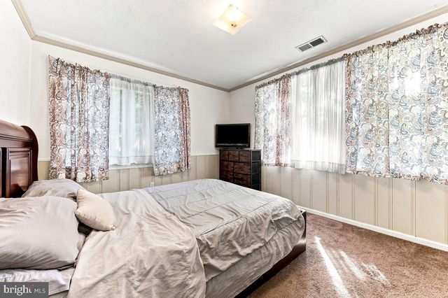 320 E KNOWLES AVE, Glenolden, PA 19036
