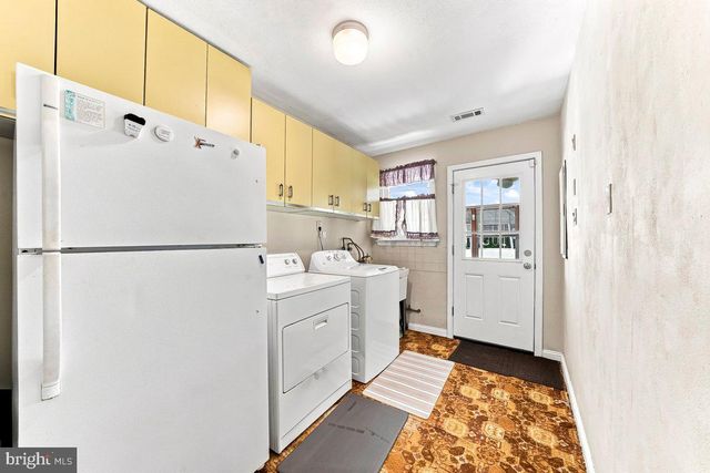 320 E KNOWLES AVE, Glenolden, PA 19036