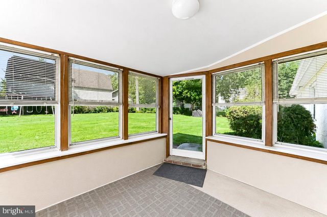 320 E KNOWLES AVE, Glenolden, PA 19036