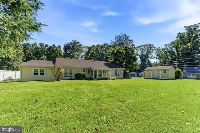 320 E KNOWLES AVE, Glenolden, PA 19036